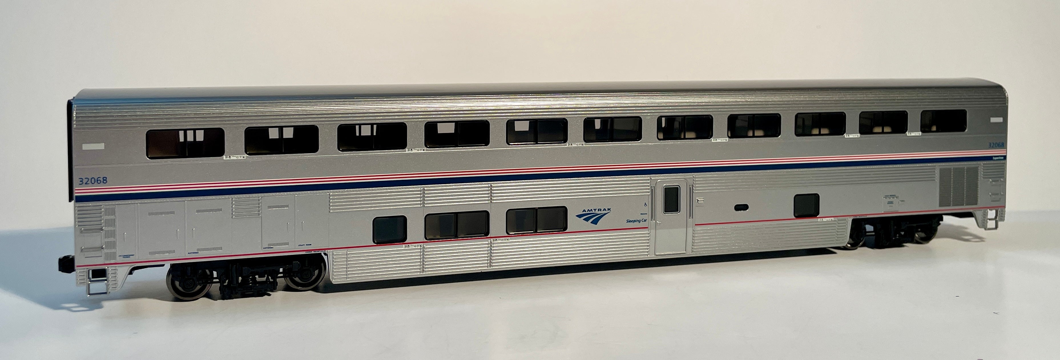 KATO AMTRAK SUPERLINER SLEEPER PHASE VI – Makin' Tracks