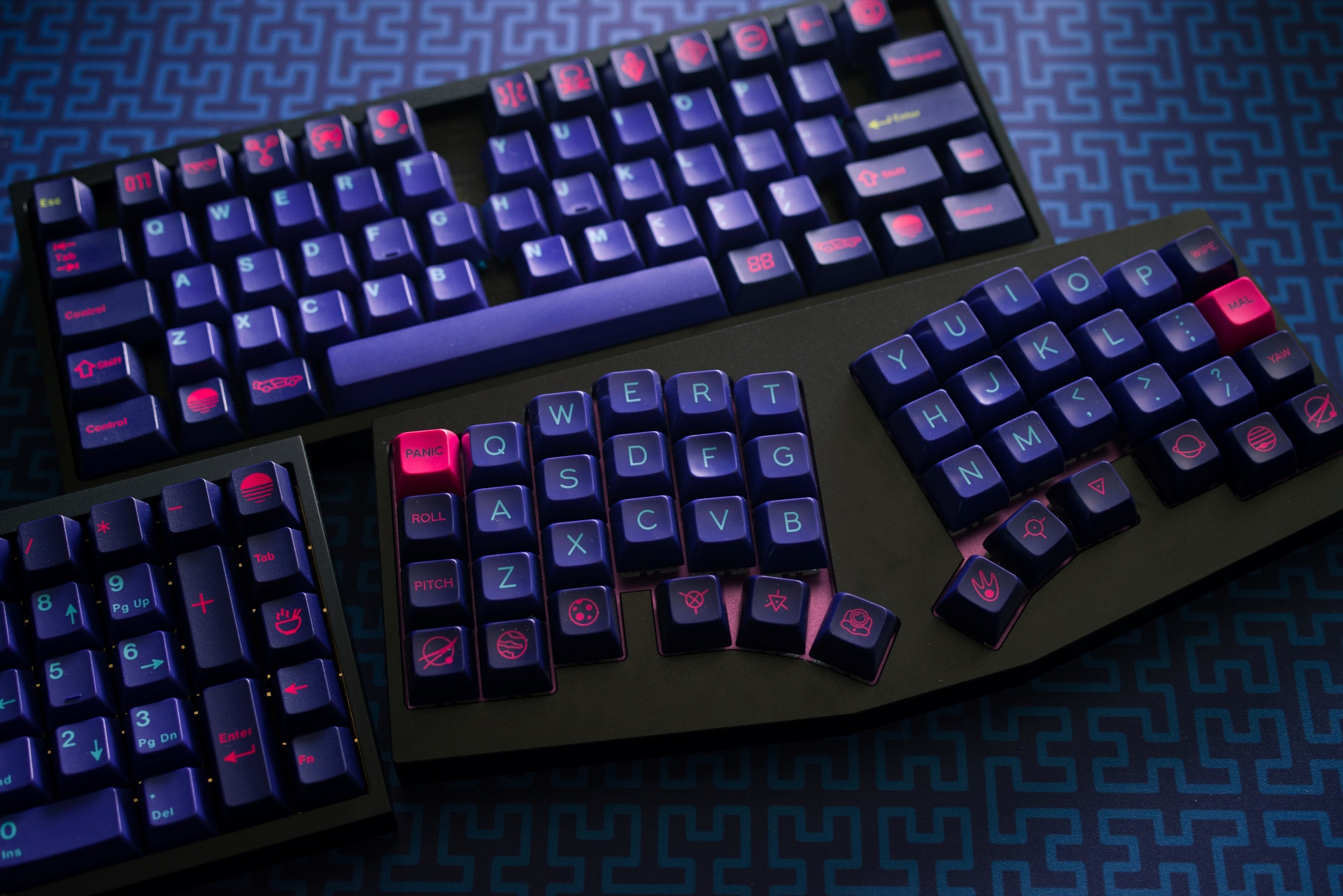 QWERTYKEYS QK80 組み立て済み 自作キーボード QWERTYKEYS QK80