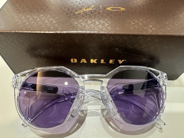 Oakley サングラス 紫レンズ クリアフレーム Oakley サングラス 紫