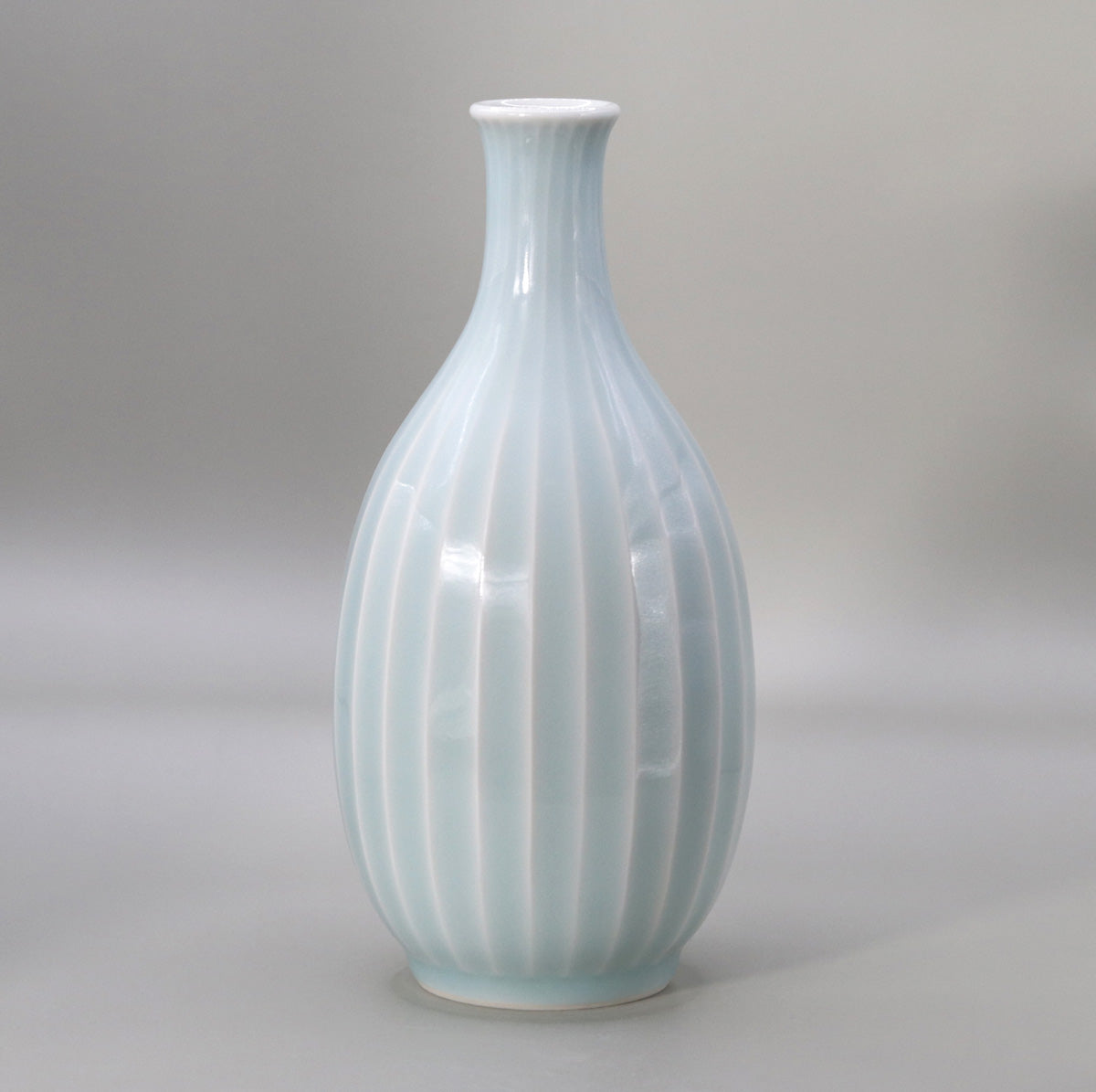 花入青磁（しのぎ） 高橋道八 – 高級陶器の専門店【甘木道】