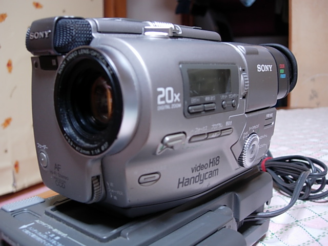 再生OK】CCD-TR2 SONY Hi8ビデオカメラ 8mm 825 Amazon.co.jp: ソニー