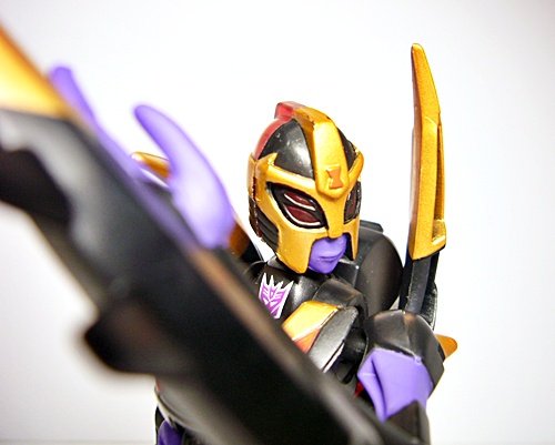 私の一刺しが貴方の最後：アニメイテッド ブラックアラクニア｜駅前