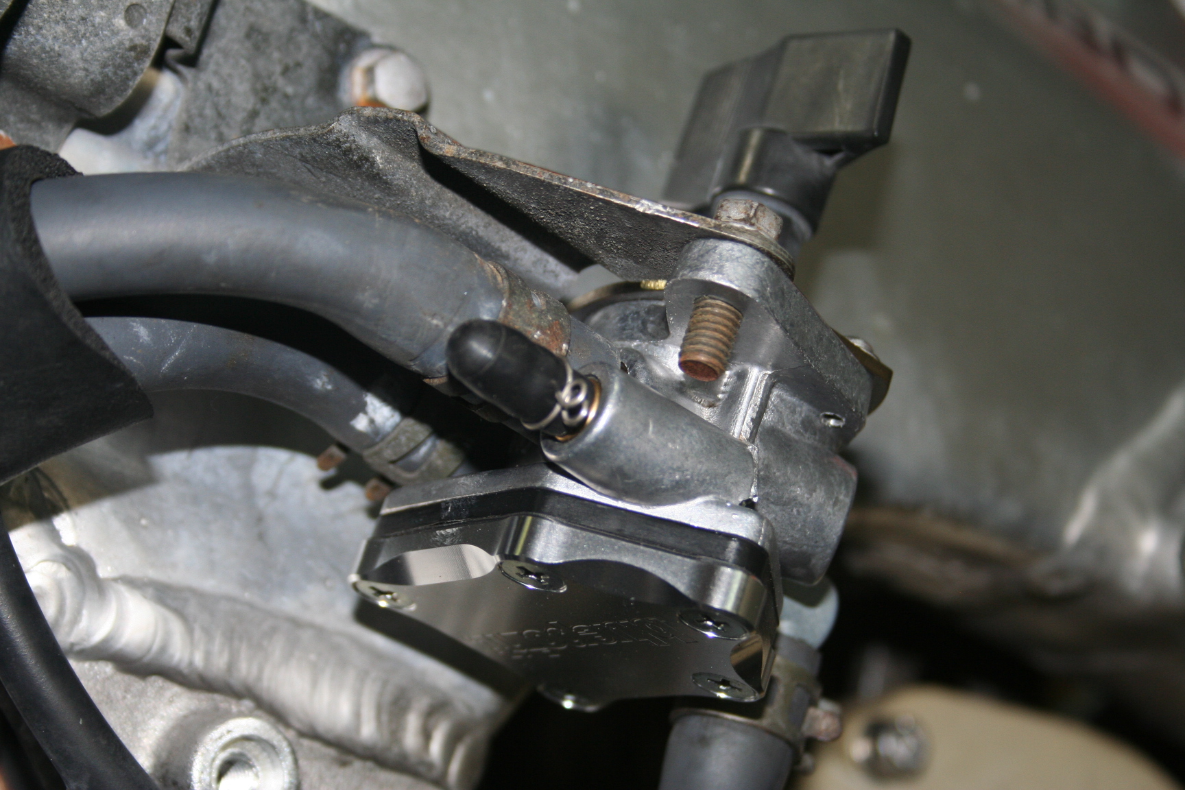 TZR250/3MA 燃料コックプレート – ブルーポイント