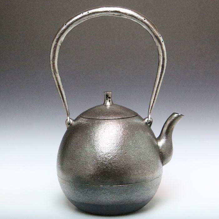 南部鉄瓶 ，砂鉄 ，健次郎 ，虫食蕾摘 ，あられ紋 ，茶道具