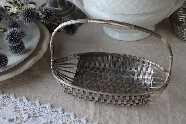 フランスアンティーク オパールセントガラスのバスケット フリル 籠