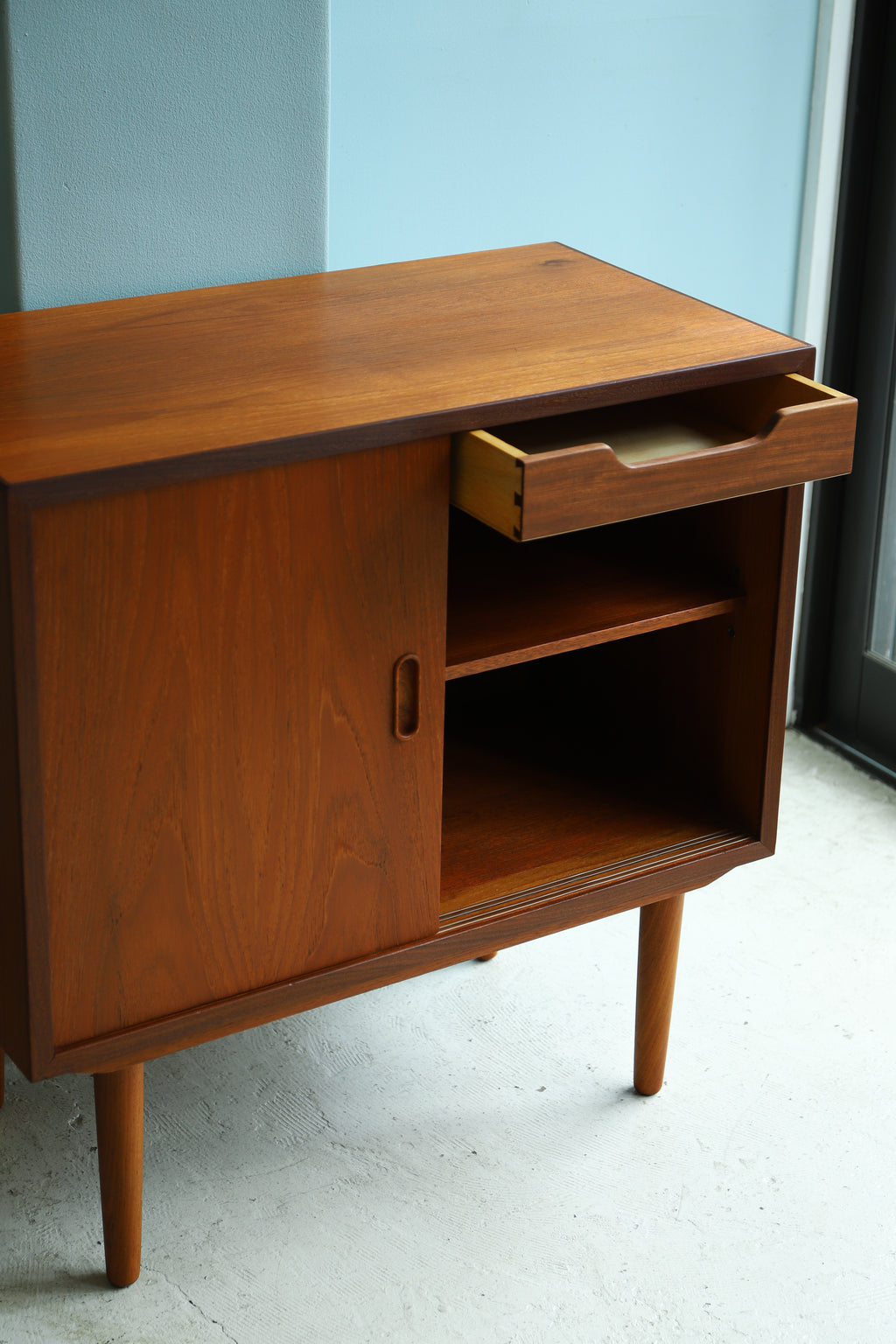 希少デンマークアンティーク家具飾り棚キャビネット薄型ご購入前