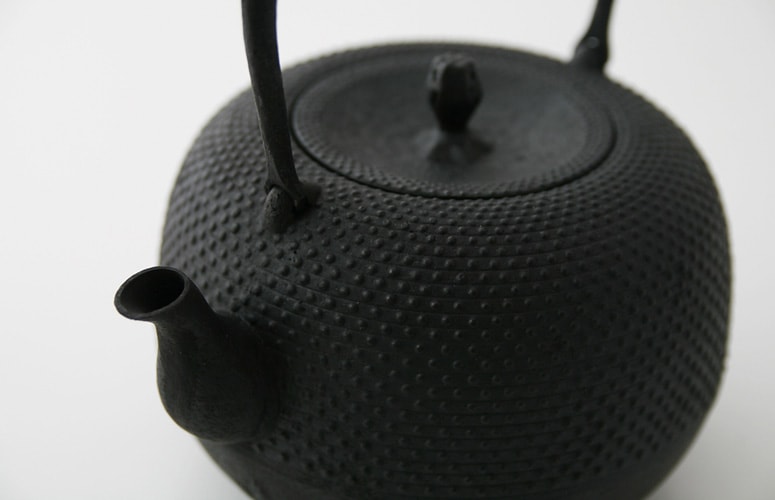 南部鉄器 鉄瓶 / 南部鉄瓶 / 釜定 / 柚子あられ [ やかん 日本製 ih