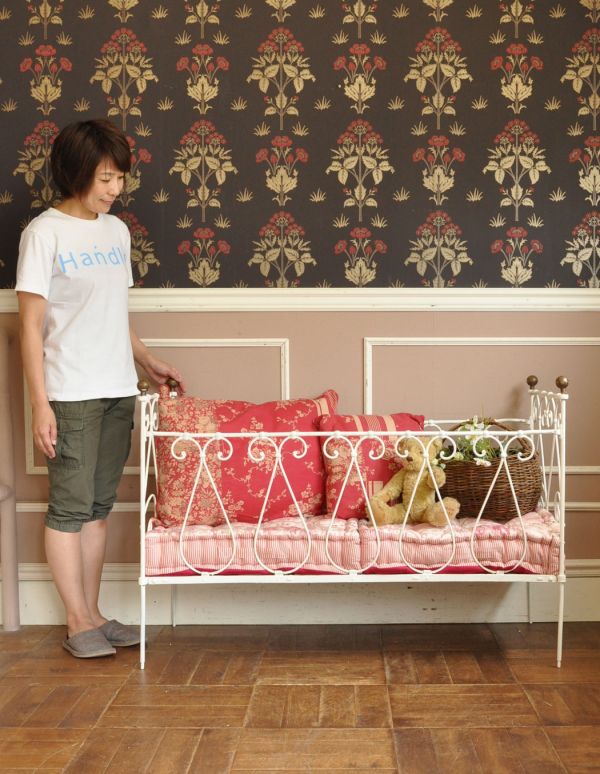 とっても可愛いフランスアンティーク、アイアンのベビーベッド