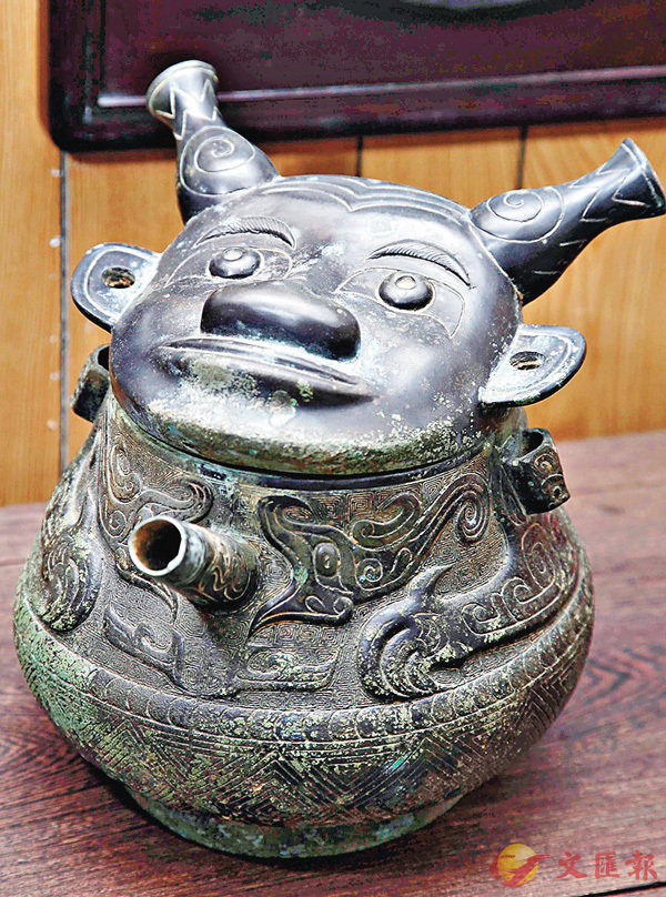 青銅器人面龍紋かレプリカNO.184