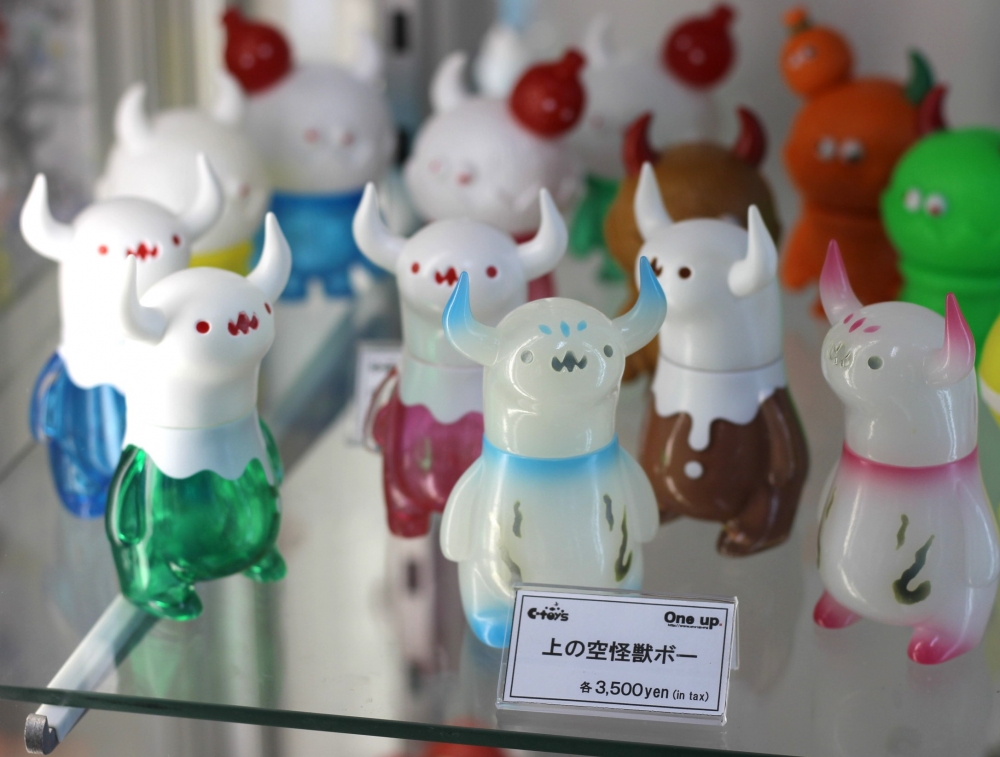C-toys ちしまこうのすけさんより One up.秋葉原店に 上の空怪獣ボー