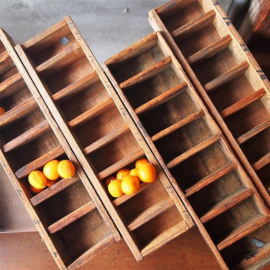 活版印刷の「活字ケース / 文選箱」のご紹介です。 | アンティーク家具