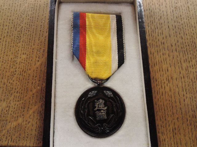 レア】康徳大典記念章 満州国 皇帝溥儀 登基記念 勲章 徽章 1934年 別
