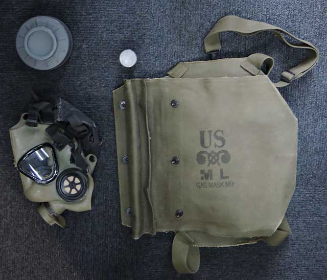 米軍 USNガスマスク&バック&曇り止め用缶計3個セット