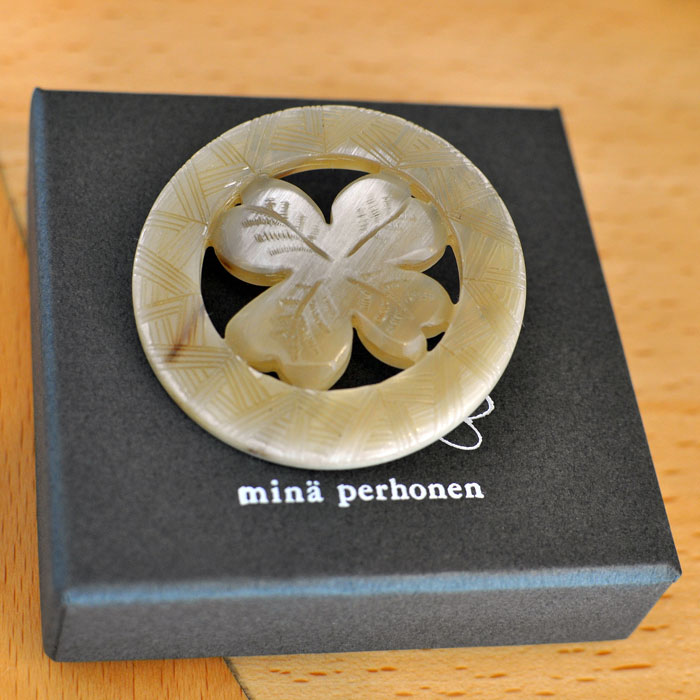 ミナペルホネン clover 水牛ブローチ ミナペルホネンclover水牛の角