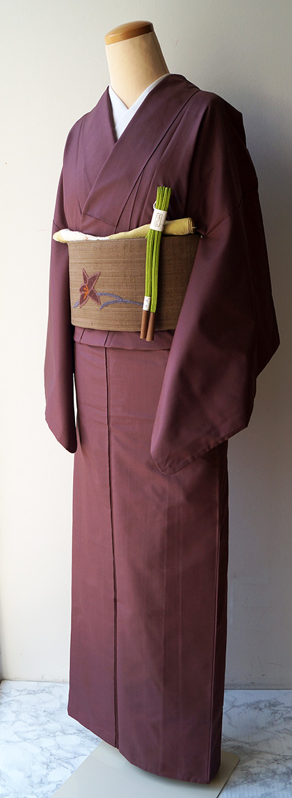 袷】小豆色無地紬と路考茶色地 相良刺繍植物文なごや帯 | ちぇらうな