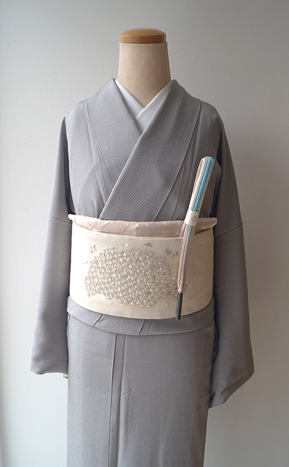 袷】江戸小紋行儀薄鼠色×白灰色と生成り色桜刺繍なごや帯 | ちぇらうな