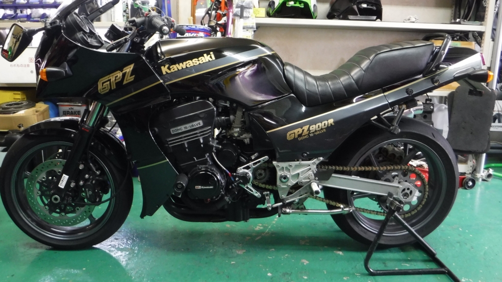 GPZ900R 仏壇カラー外装