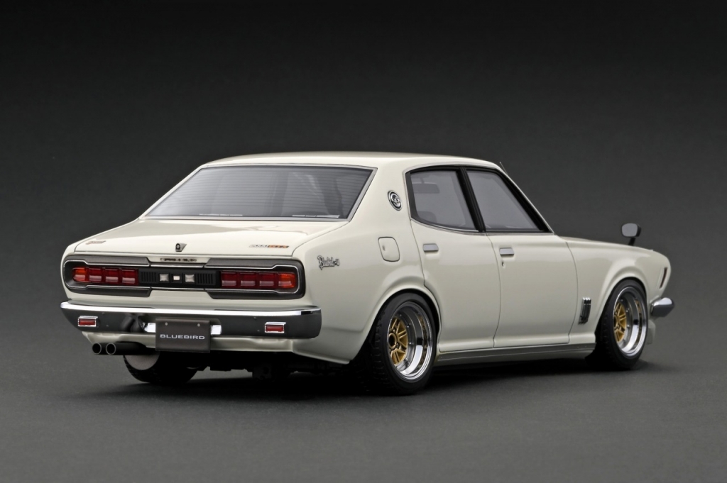 旧車ファン必見！ 1/18スケール「サメブル 4ドア」リリース間近