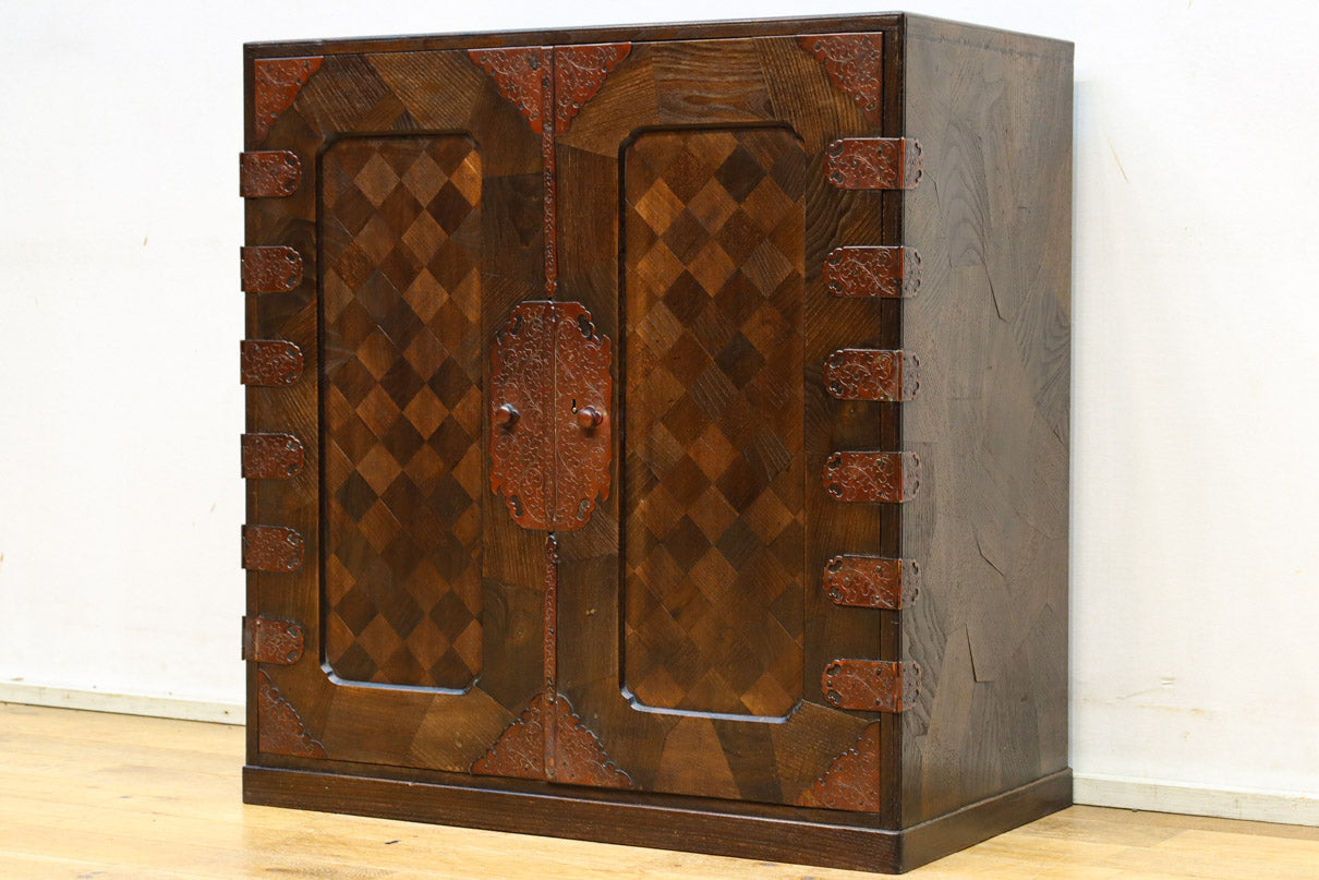 稀少サイズ!!気品ある寄木細工づくりの観音収納箪笥 BB3080 – 古福庵