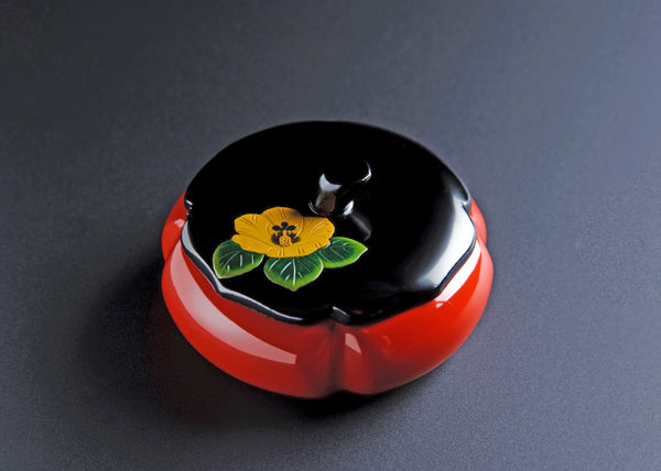 香合 – 角萬漆器