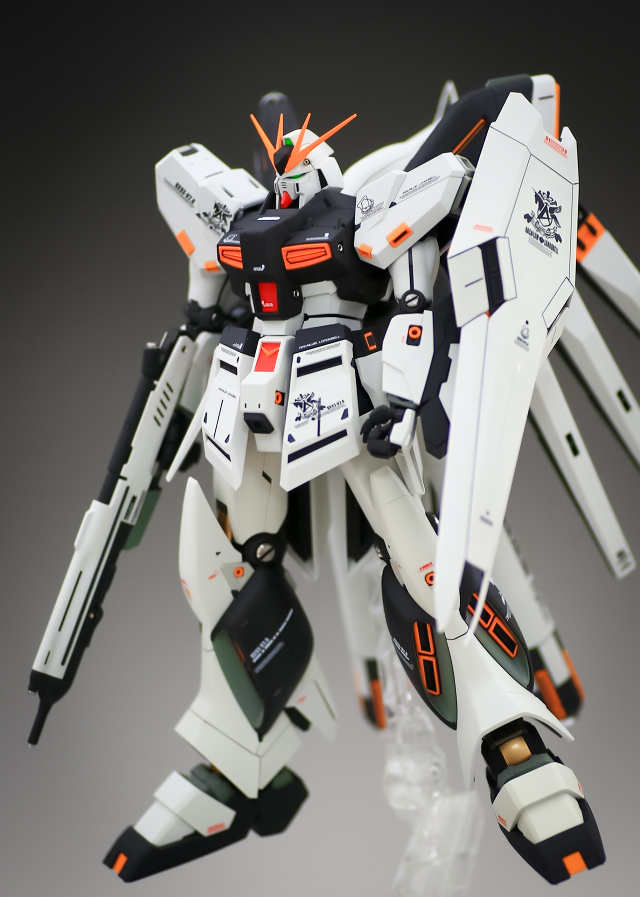 V-TIGER 1/100 MG Hi-νガンダム 塗装済ウェポン付き Amazon | V-TIGER