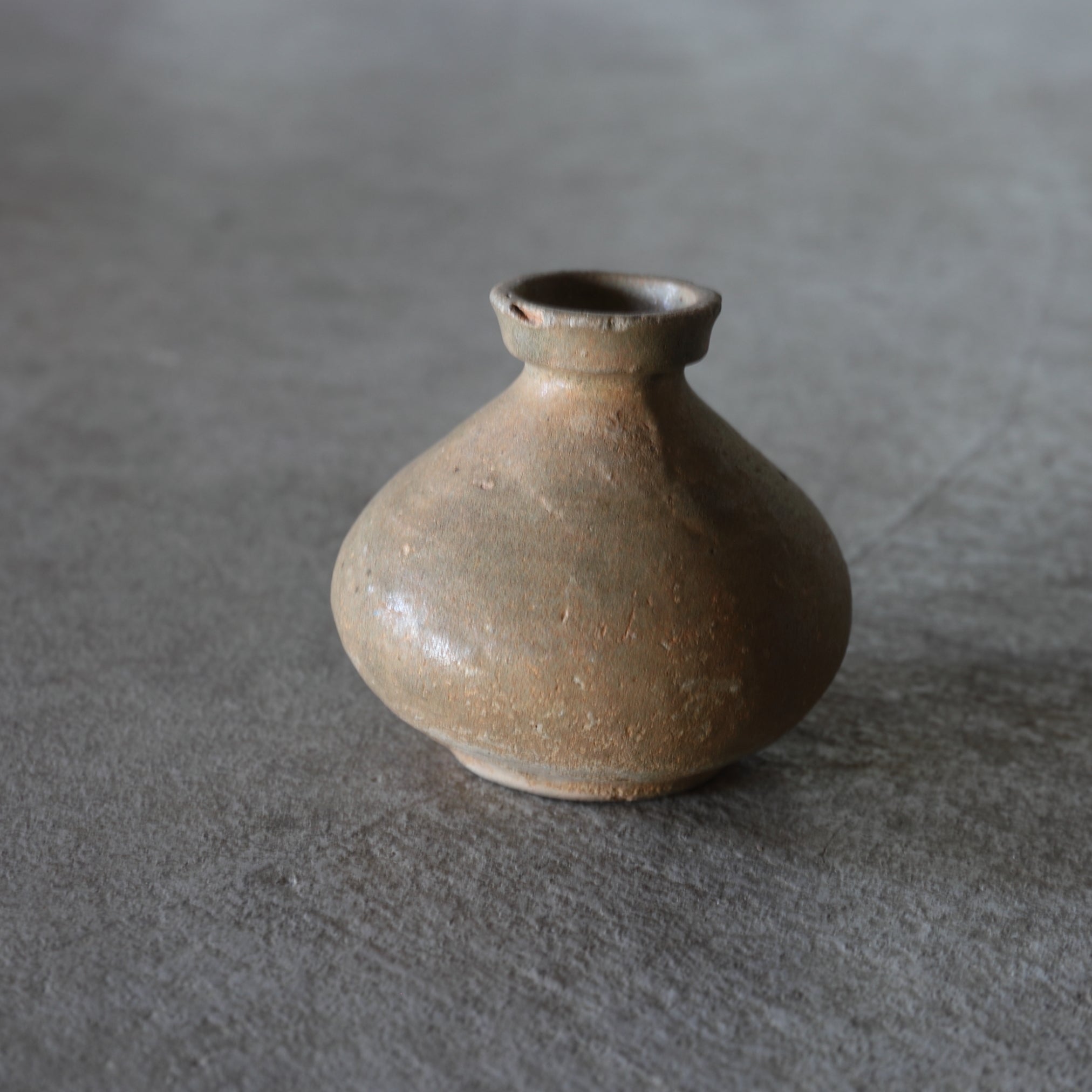 高麗時代 高麗青磁 小壺（918–1392 CE） | 入蘆花（ロカニイル）