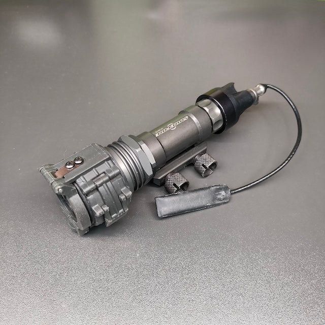 店頭販売のみ】US（米軍放出品）SUREFIRE M951 ウェポンライト [中古品