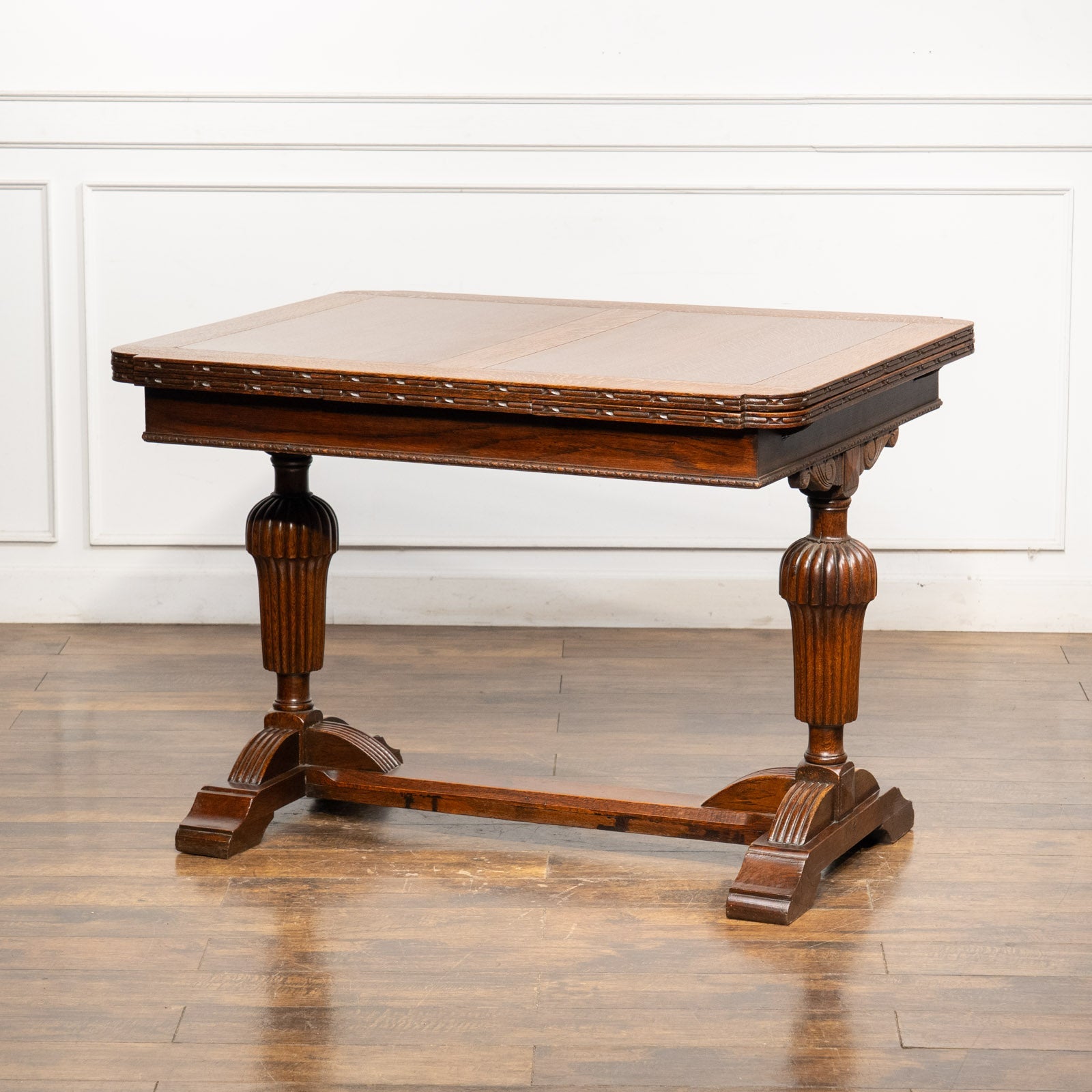 ダイニングテーブルの定番 伸長式ドローリーフテーブル – THE GLOBE