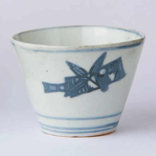 18世紀後半の色絵蕎麦猪口2点（龍・雲・宝珠文／亀甲・人物・風景文）