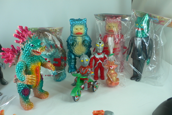 M1号 ガッツ星人 蓄光 ソフビ フィギュア ウルトラセブン