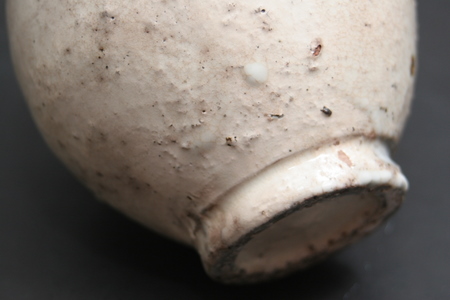 小林東五 粉引徳利 銘:訪古 三和堂（東京・日本橋）｜京都｜書道｜酒呑