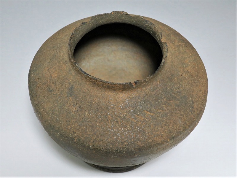 仙遊洞 新羅須恵器台壺