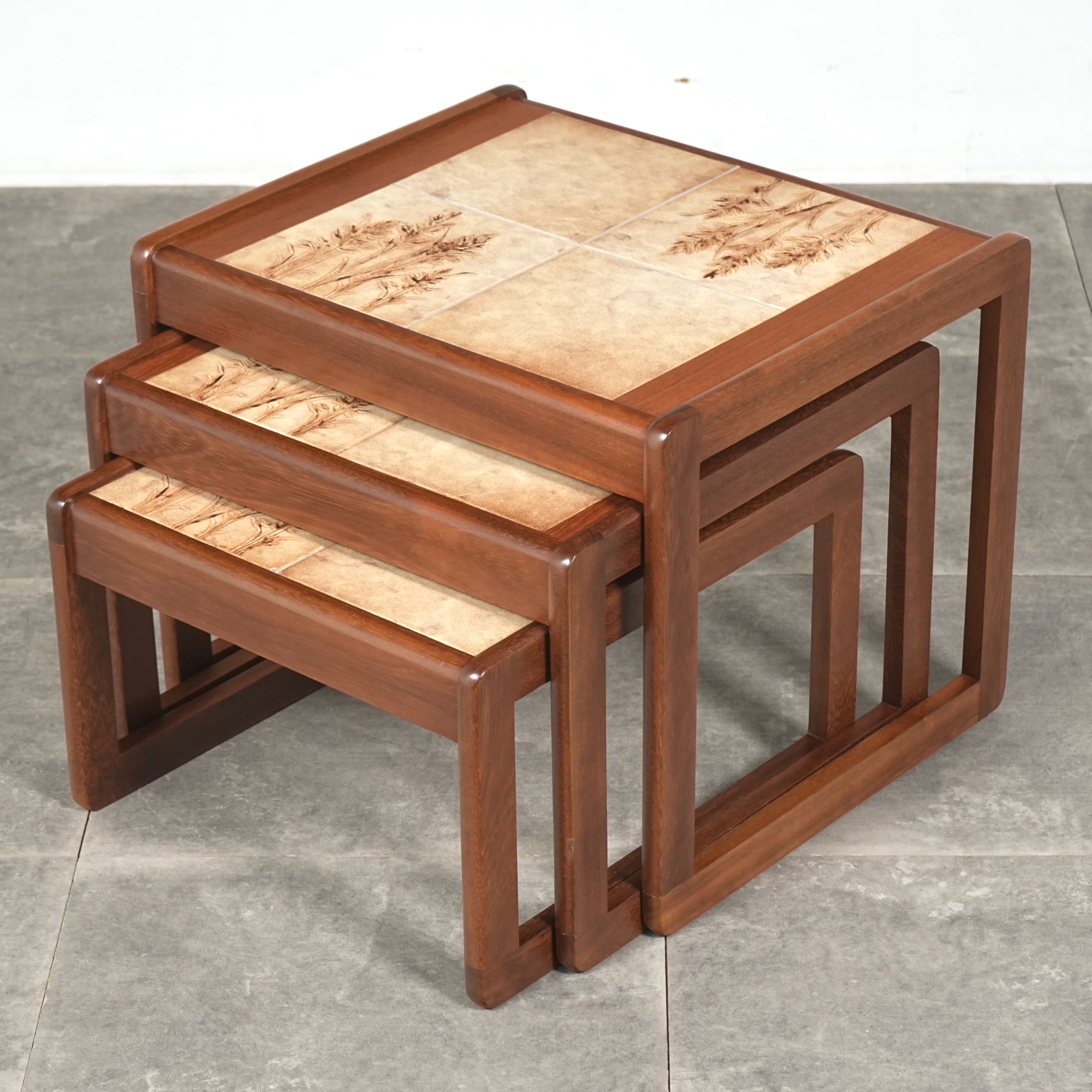 デンマークヴィンテージ タイルトップ ネストテーブル – TIME HYPE