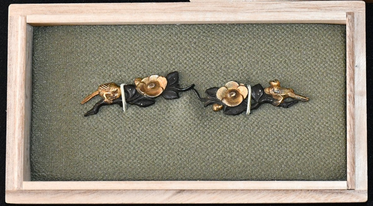 枝椿小禽図目貫 無銘 京金具師 保存刀装具鑑定書 Menuki （No