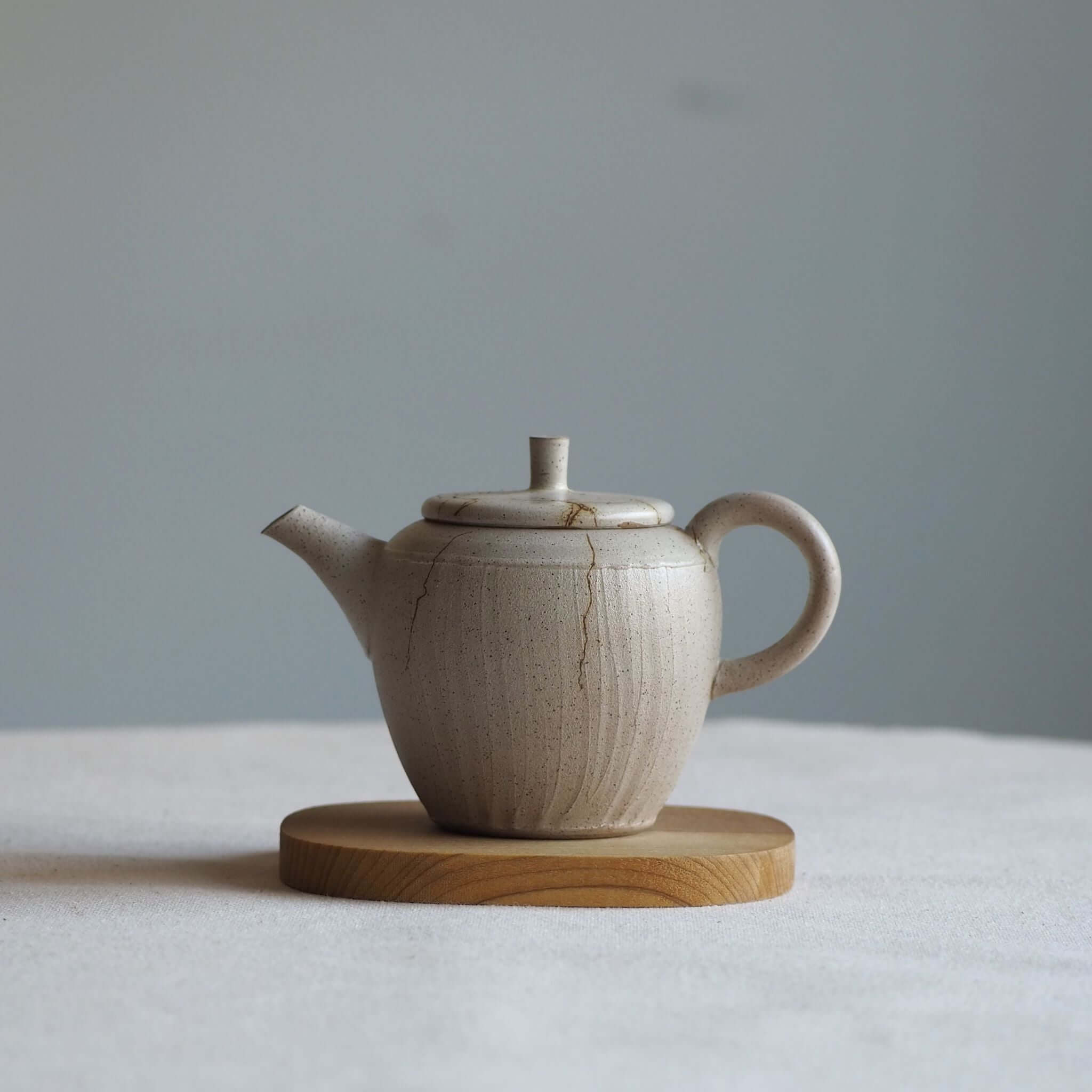 古朝日焼胴紐筒茶碗(元箱、元仕覆残欠、包古布付) 古朝日焼胴紐筒茶碗