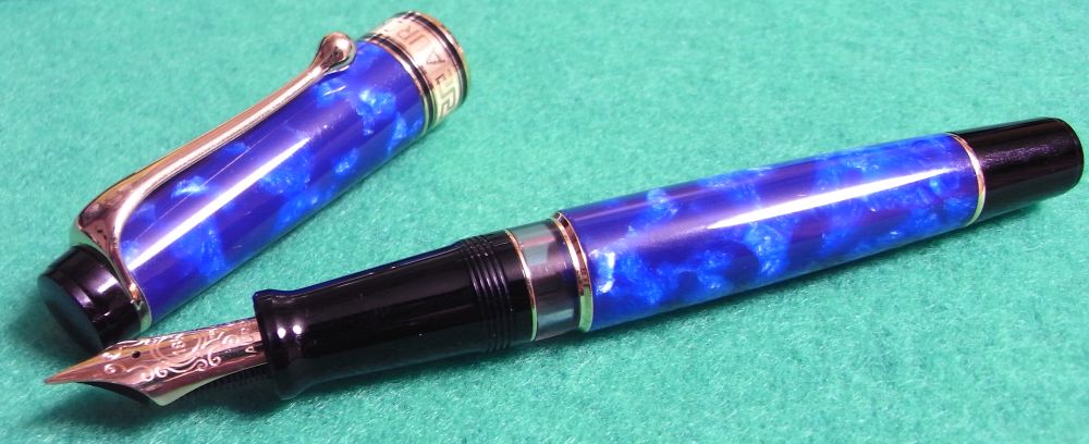 AURORA オプティマ」のレビュー: 細字万年筆にこだわる