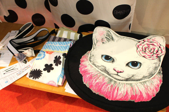 ヒグチユウコさん、猫リョーシカ・クッション （大）