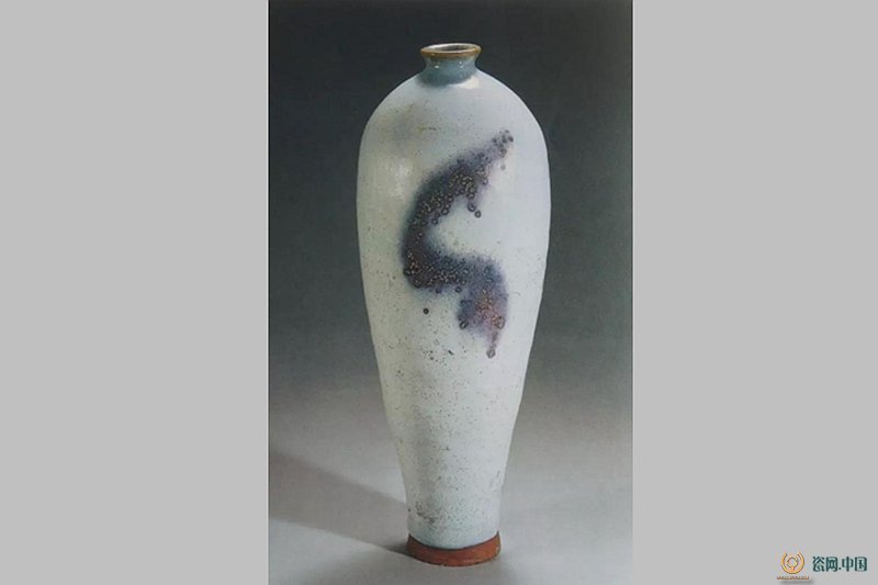 中国美術 瑠璃釉 纏白龍紋 梅瓶 内府 款 時代物(K-XA831)