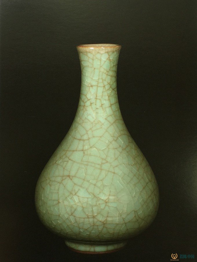 青磁 壺 【作者】金 一 坤 青磁 壺 【作者】金 一 坤