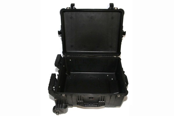 ペリカンケース 1610M】大型ローラーホイールの付いた1610。悪路でも