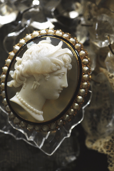 K18 本メノウ、ストーンカメオブローチ