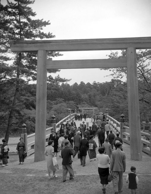 朝日新聞デジタル：内宮の式年遷宮が終わり参拝者でにぎわう神域