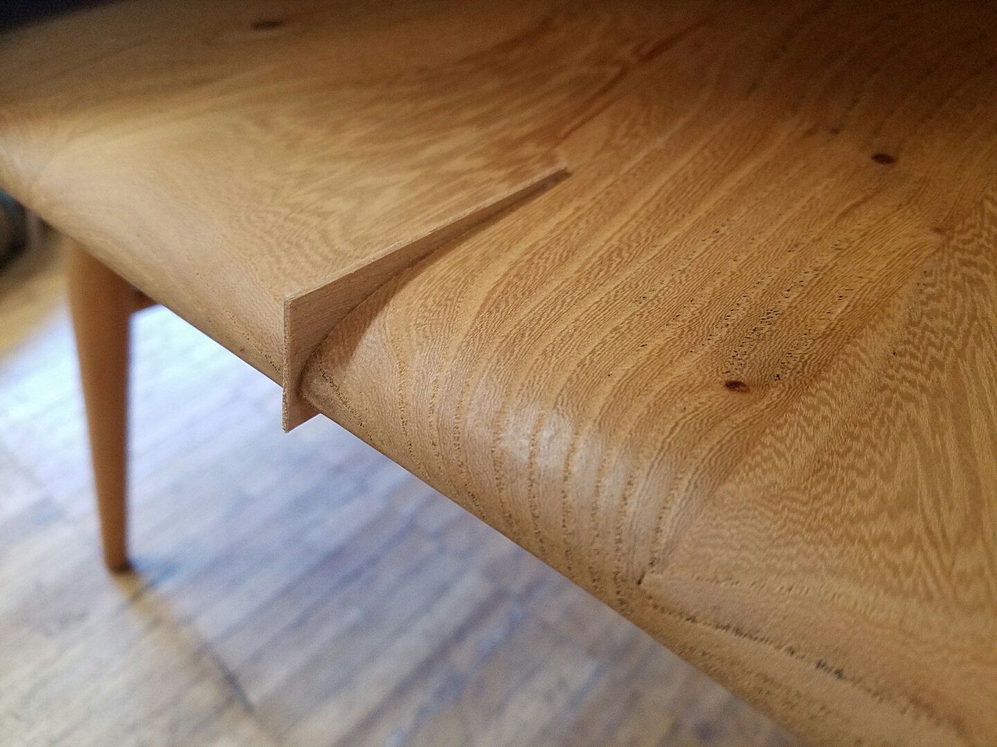 割れた天板の修理 『家具の病院』 - ダニエルブログ