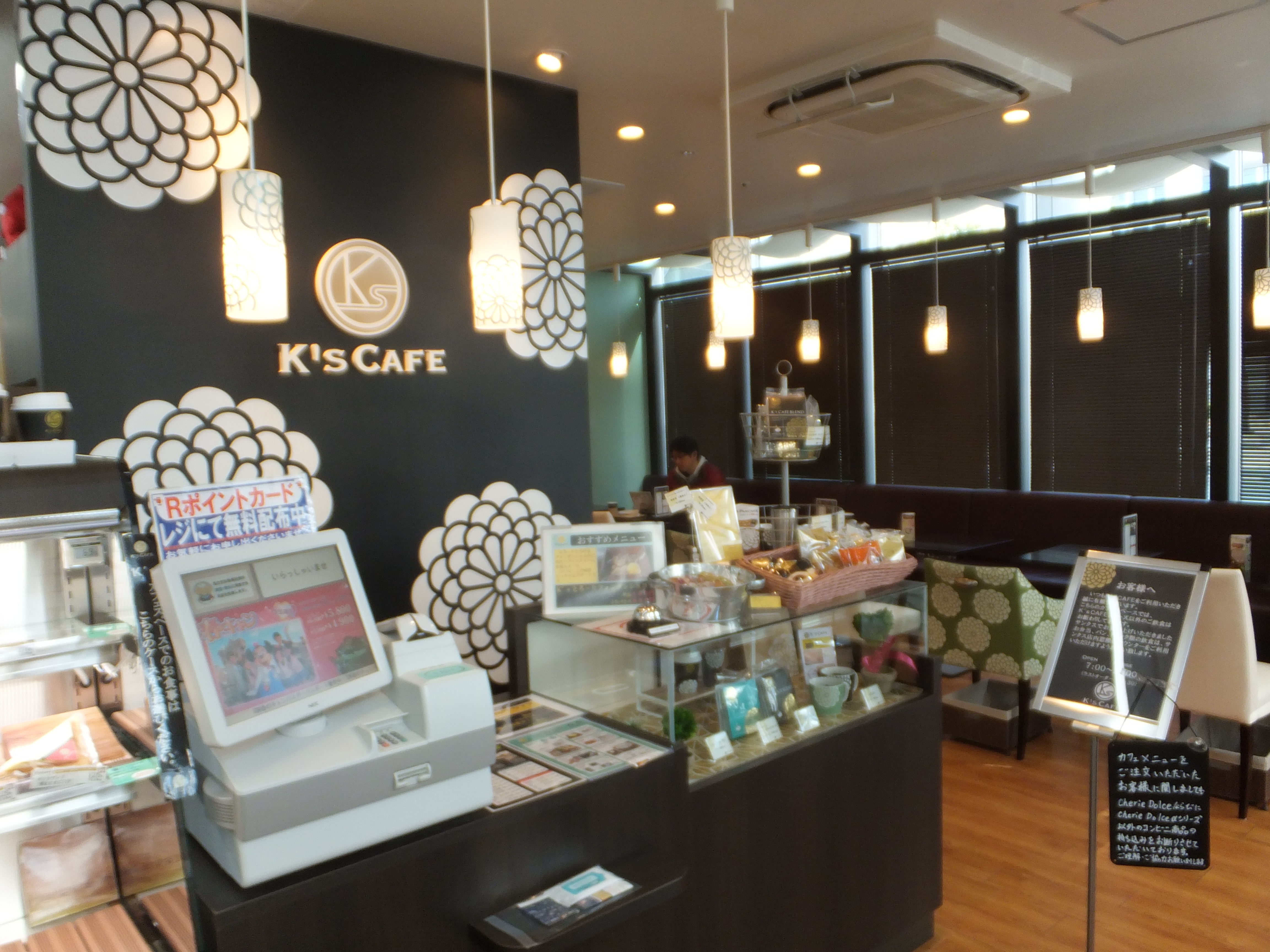 サークルKサンクス「K's CAFE」。コンビニとの融合で女性客、高齢者を