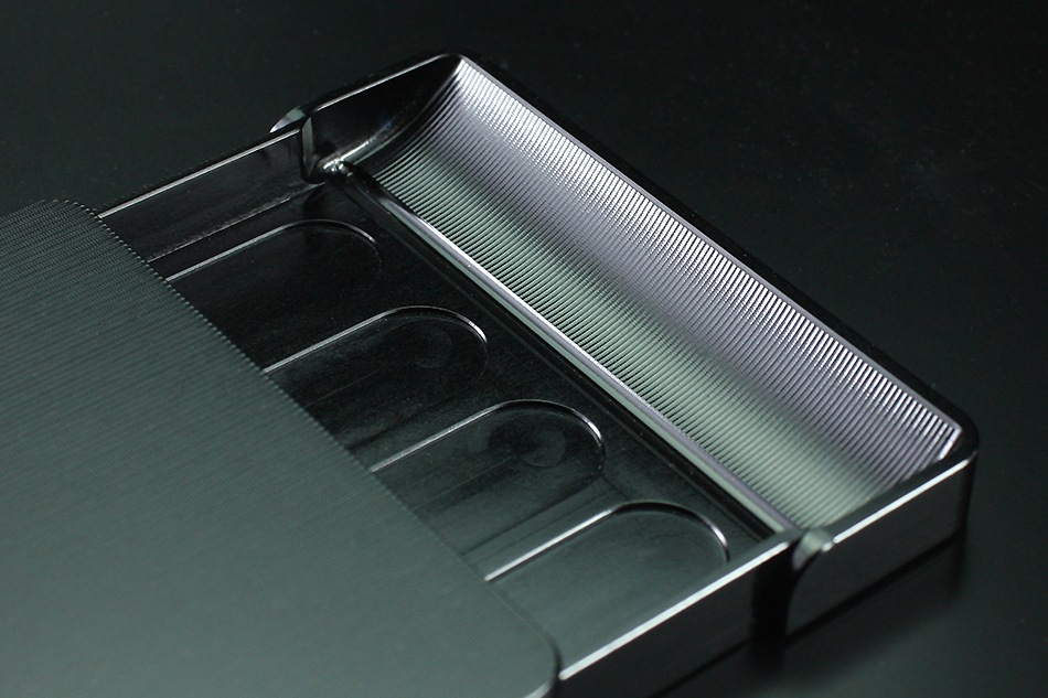 ギルドデザイン『機動戦士ガンダム ジュラルミンカードケース 』発売の