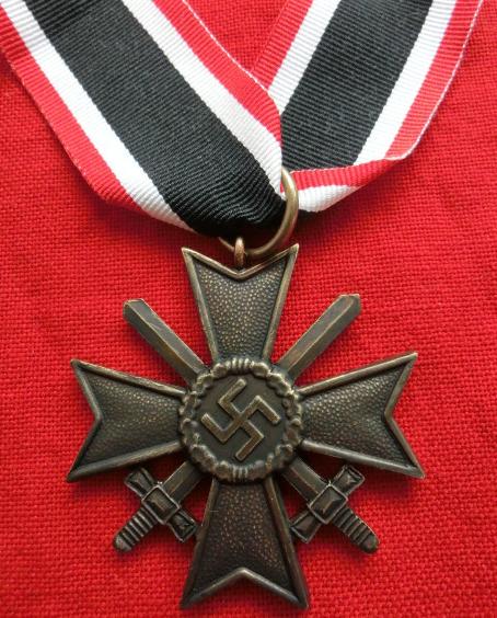 ⊞ドイツの勲章/徽章＊戦功十字章2級（実物） WWII ドイツ軍、剣付き