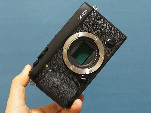 富士フイルム FUJIFILM X-E2の徹底レビュー EVF内蔵ミラーレスカメラ