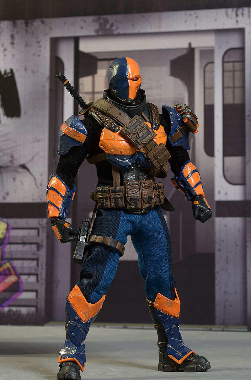 Review and photos of Deathstroke One:12 Collective action figure