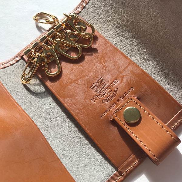 ホワイトハウスコックスのキーケース」を使い倒して経年変化させてみる