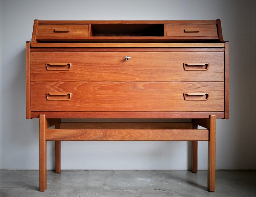 NO NAME PARISH ::: PRODUCTS ::: Bureau by Arne Wahl Iversen